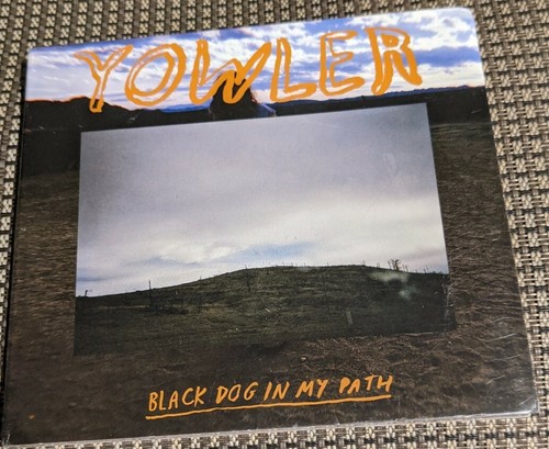 Yowler black dog my path - black,